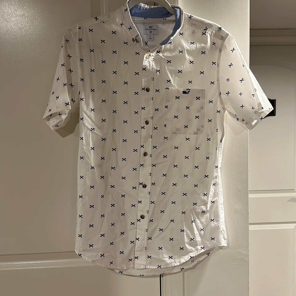 MENS VINEYARD VINES BUTTON UP!!!